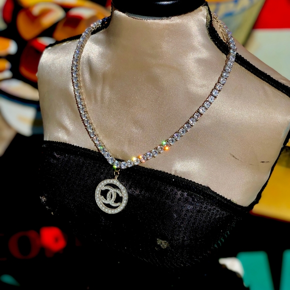 CHANEL INTERLOCKING CC SILVER NECKLACE - Picture 5 of 13